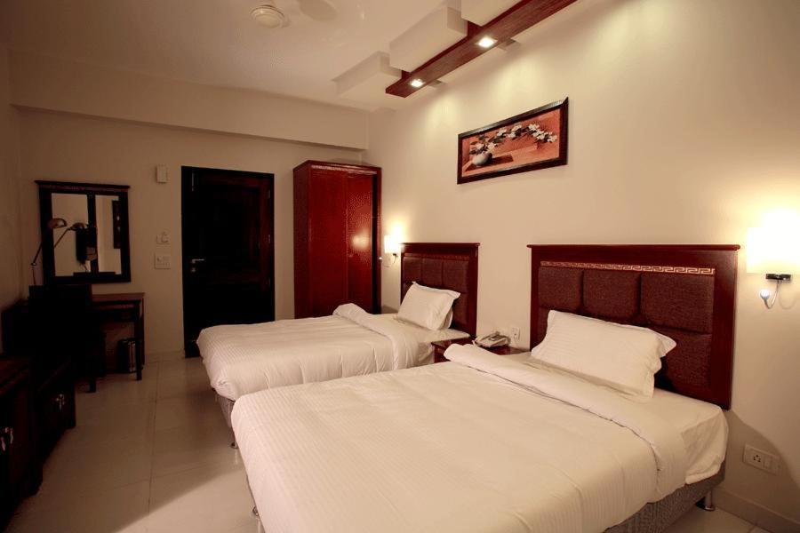 Kartikay Hotel Hisar Экстерьер фото